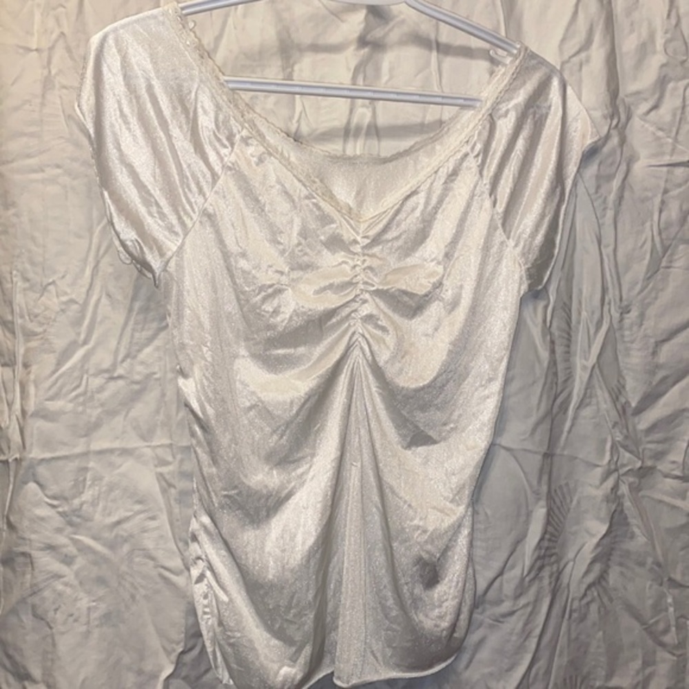Ladies white under shirt no size no tag